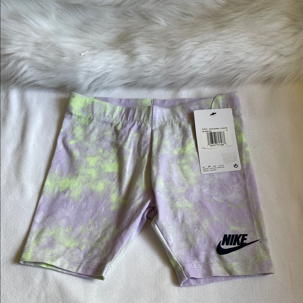 Nike Girls Printed Bike Shorts in Barely Grape and Tie dye Pattern Various Sizes